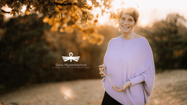 Irene van den Oever met Sleutel Ankh 2 768x433