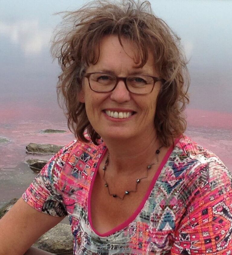 janita 933x1024 1 768x843