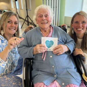 Complimentenshow voor woonzorgcentra 90 minuten warmte, muziek en echte verbinding live